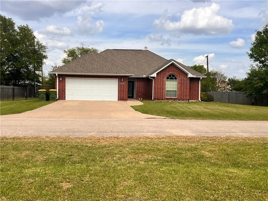 104 Frost Creek Avenue Groesbeck TX 76642