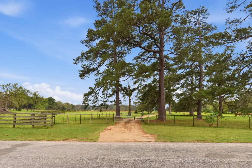 882 Four Notch Road Huntsville TX 77340