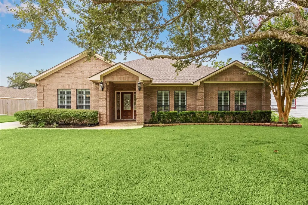 201 W Timberlane Drive Alvin TX 77511