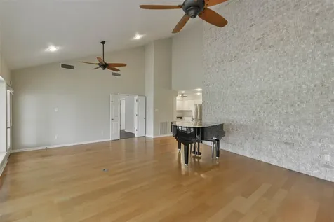 20 Golfview Manor Road Huntsville TX 77340