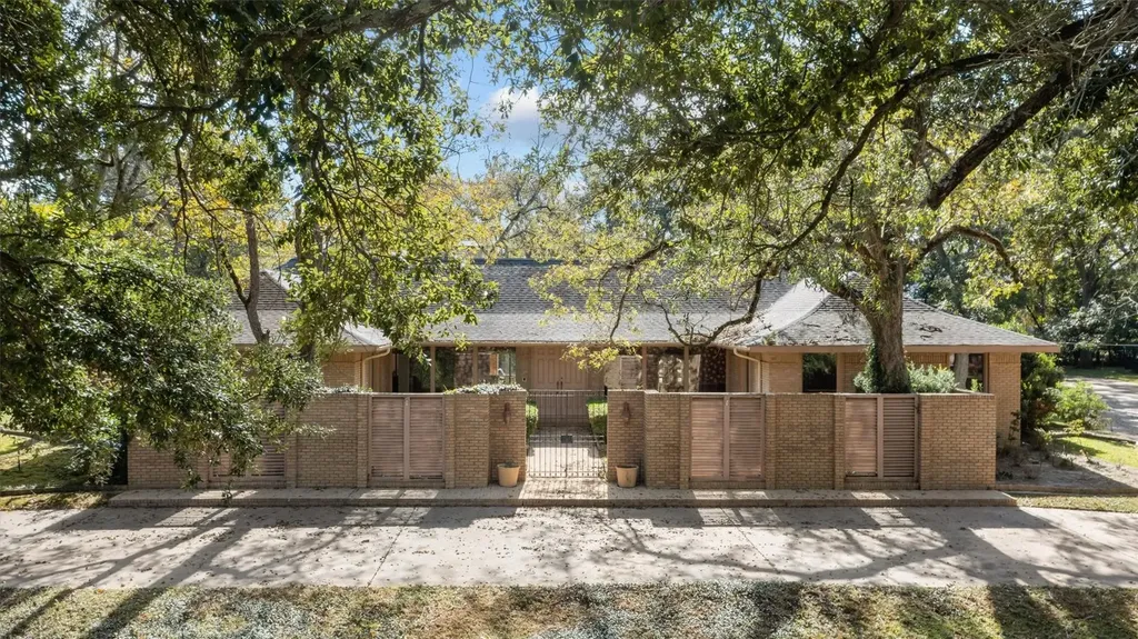 909 E Mimosa Lane Crockett TX 75835