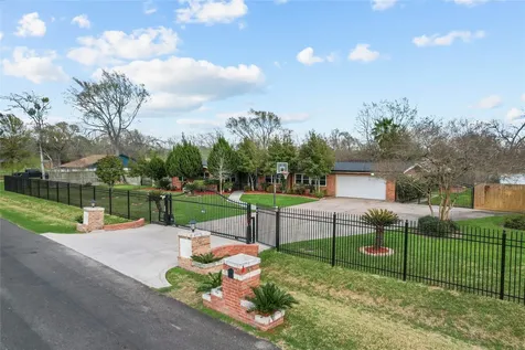 505 S Burnett Drive Baytown TX 77520