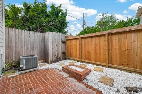 2710 Mason Street Houston TX 77006