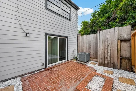 2710 Mason Street Houston TX 77006