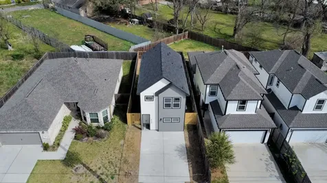 6628 Couch Street Houston TX 77091
