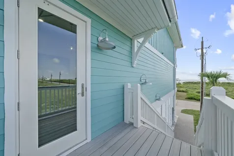 805 Flip Flop Way Crystal Beach TX 77650