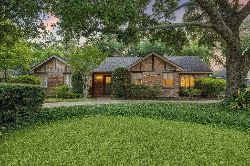 2126 Chimney Rock Road Houston TX 77056