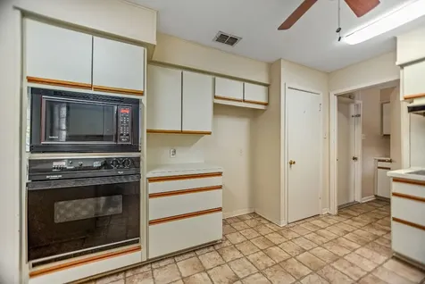 1106 Brookhollow Drive Port Lavaca TX 77979