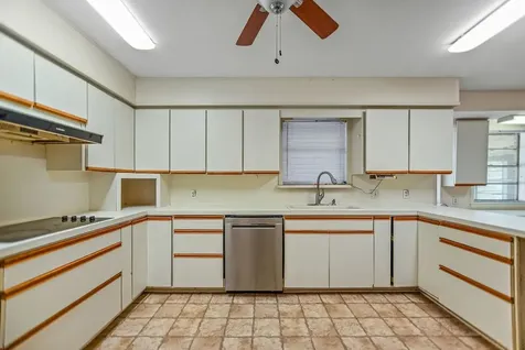 1106 Brookhollow Drive Port Lavaca TX 77979