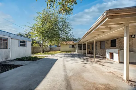 1106 Brookhollow Drive Port Lavaca TX 77979