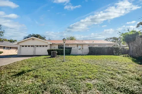 1106 Brookhollow Drive Port Lavaca TX 77979
