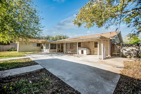 1106 Brookhollow Drive Port Lavaca TX 77979