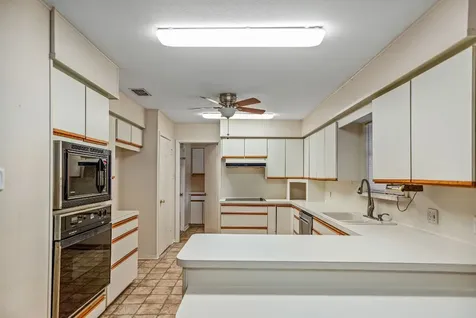 1106 Brookhollow Drive Port Lavaca TX 77979