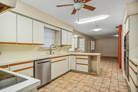 1106 Brookhollow Drive Port Lavaca TX 77979