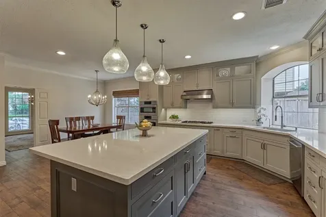 16707 Avenfield Road Tomball TX 77377