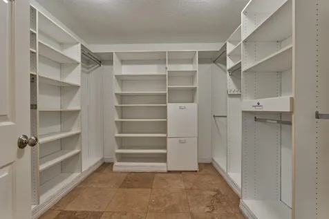 16707 Avenfield Road Tomball TX 77377