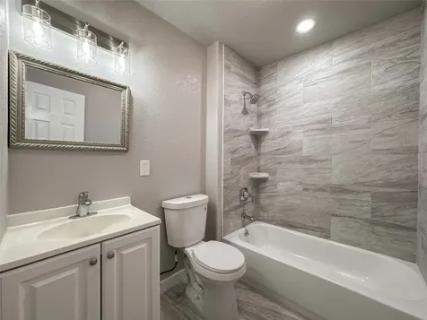 1009 W Snyder Street Alvin TX 77511