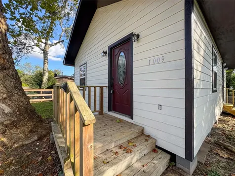 1009 W Snyder Street Alvin TX 77511