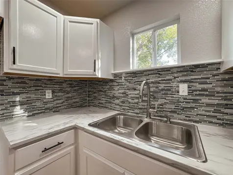 1009 W Snyder Street Alvin TX 77511