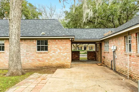 200 Wentworth Drive West Columbia TX 77486