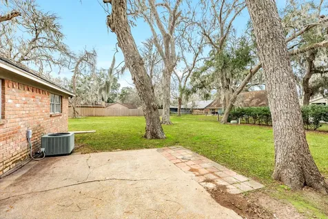 200 Wentworth Drive West Columbia TX 77486