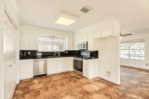 200 Wentworth Drive West Columbia TX 77486