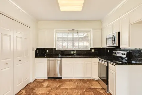 200 Wentworth Drive West Columbia TX 77486