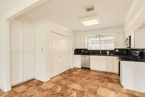 200 Wentworth Drive West Columbia TX 77486