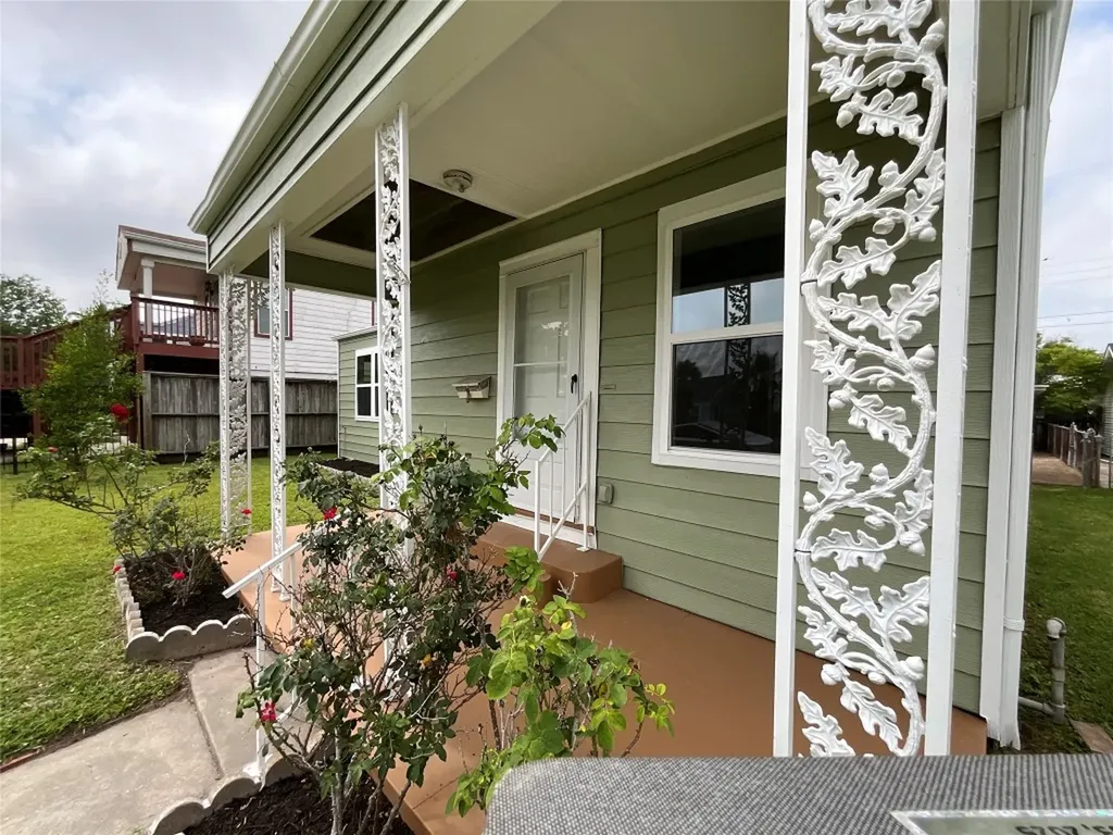 4806 Alamo Drive Galveston TX 77551