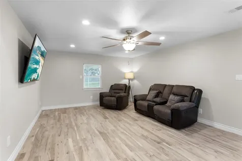 13800 6th Street Santa Fe TX 77517