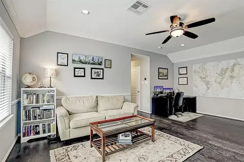 5329 Petty Street Houston TX 77007