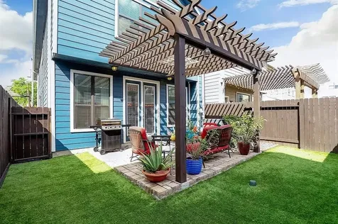 5329 Petty Street Houston TX 77007