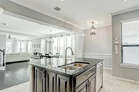 5329 Petty Street Houston TX 77007