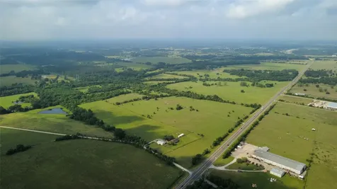 17002 Highway 105 Plantersville TX 77363