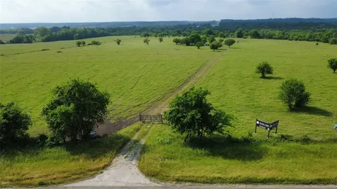 17002 Highway 105 Plantersville TX 77363
