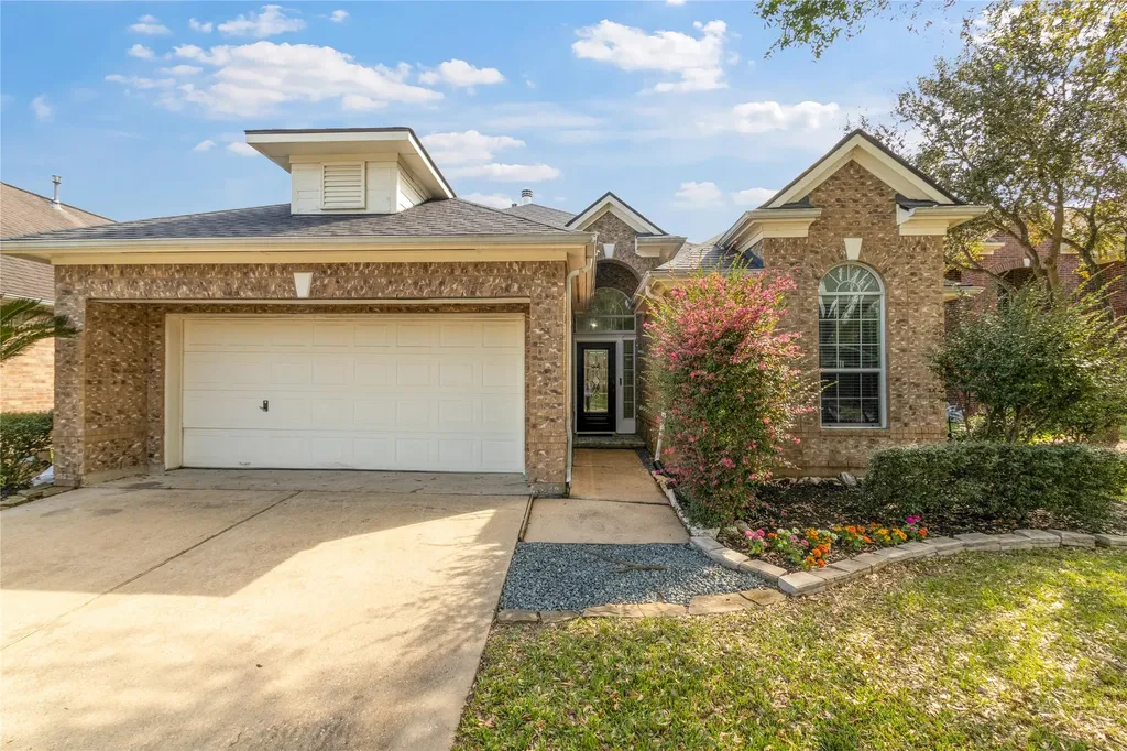 2105 Forest Glen Lane Kemah TX 77565