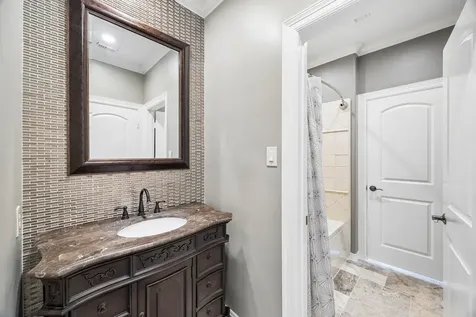 907 Enclave Lake Drive Houston TX 77077