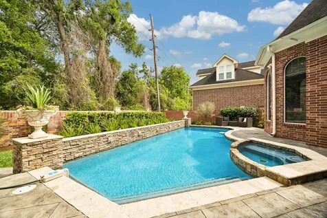 907 Enclave Lake Drive Houston TX 77077
