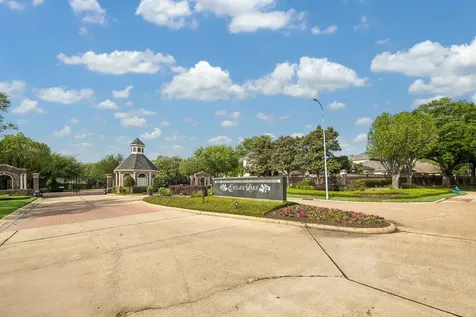 907 Enclave Lake Drive Houston TX 77077