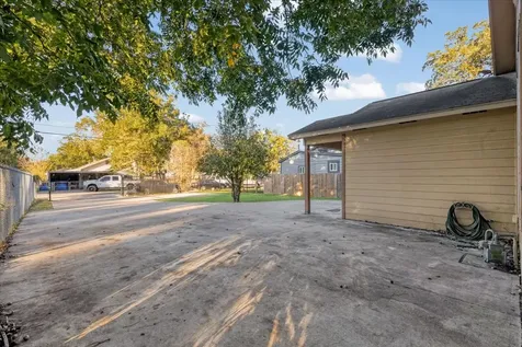 9506 E Avenue I Houston TX 77012