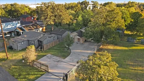 9506 E Avenue I Houston TX 77012