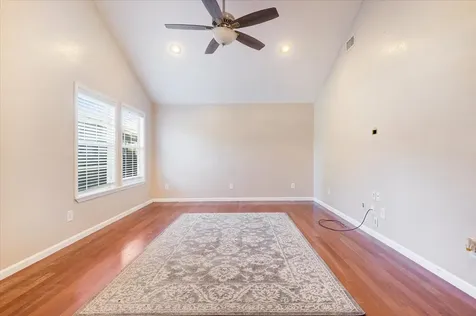 9506 E Avenue I Houston TX 77012