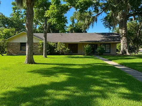 131 Daisy Street Lake Jackson TX 77566