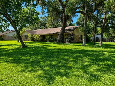 131 Daisy Street Lake Jackson TX 77566