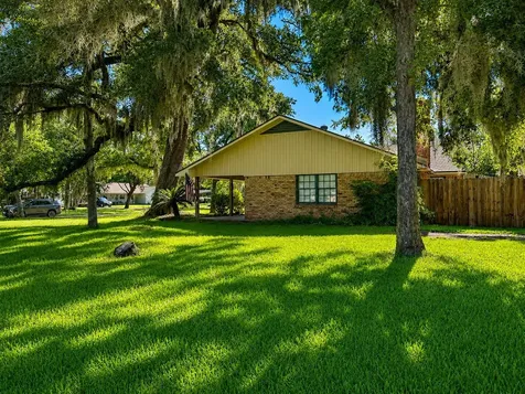 131 Daisy Street Lake Jackson TX 77566
