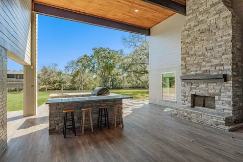 692 County Road 605 Angleton TX 77515