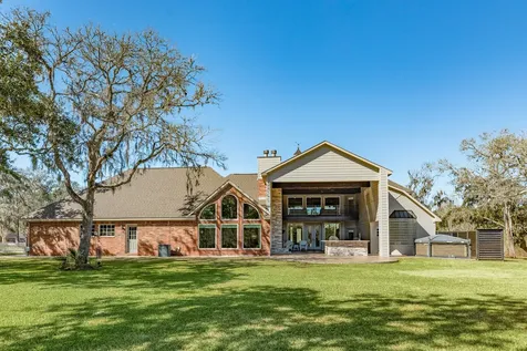 692 County Road 605 Angleton TX 77515