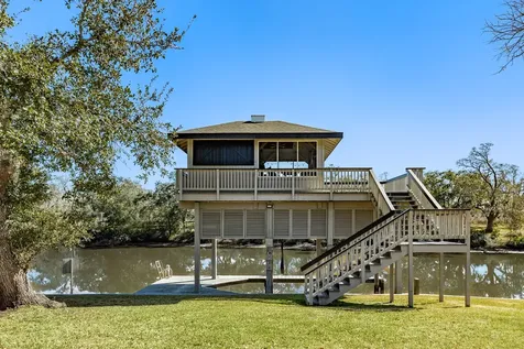 692 County Road 605 Angleton TX 77515
