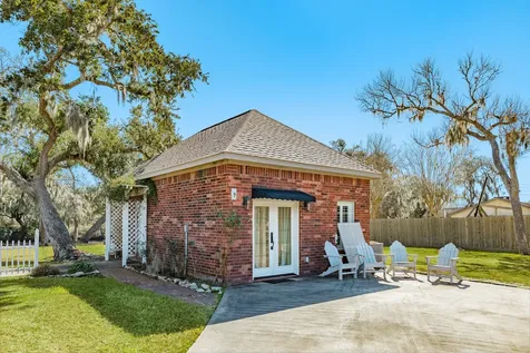 692 County Road 605 Angleton TX 77515