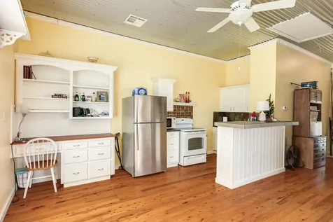 692 County Road 605 Angleton TX 77515